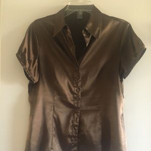 Bottom down short sleeve blouse